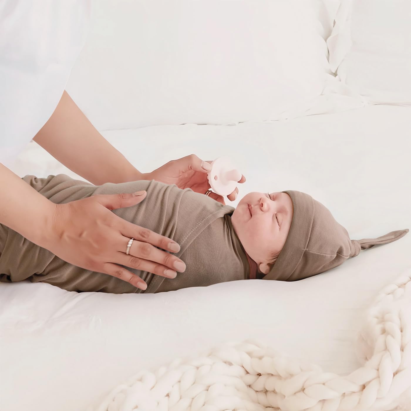 GRSSDER Newborn Swaddle Blanket, Ultra Soft Jersey Receiving Blanket with Matching Headband and Beanie Set, 47×47" Extra Large Nursery Stretchy Swaddle Wrap for Girls and Boys