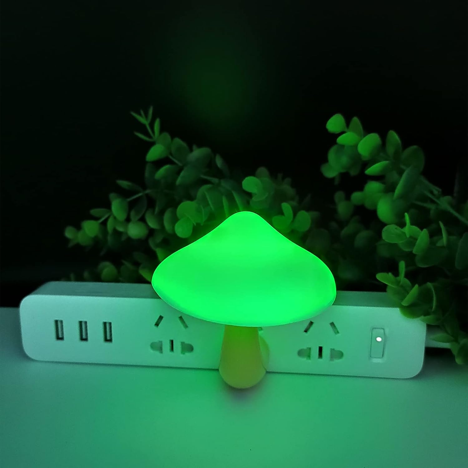 AUSAYE Led Nigh Light,Plug in Nightlight, Dusk to Dawn Sensor Automatic On and Off Night Lights Green