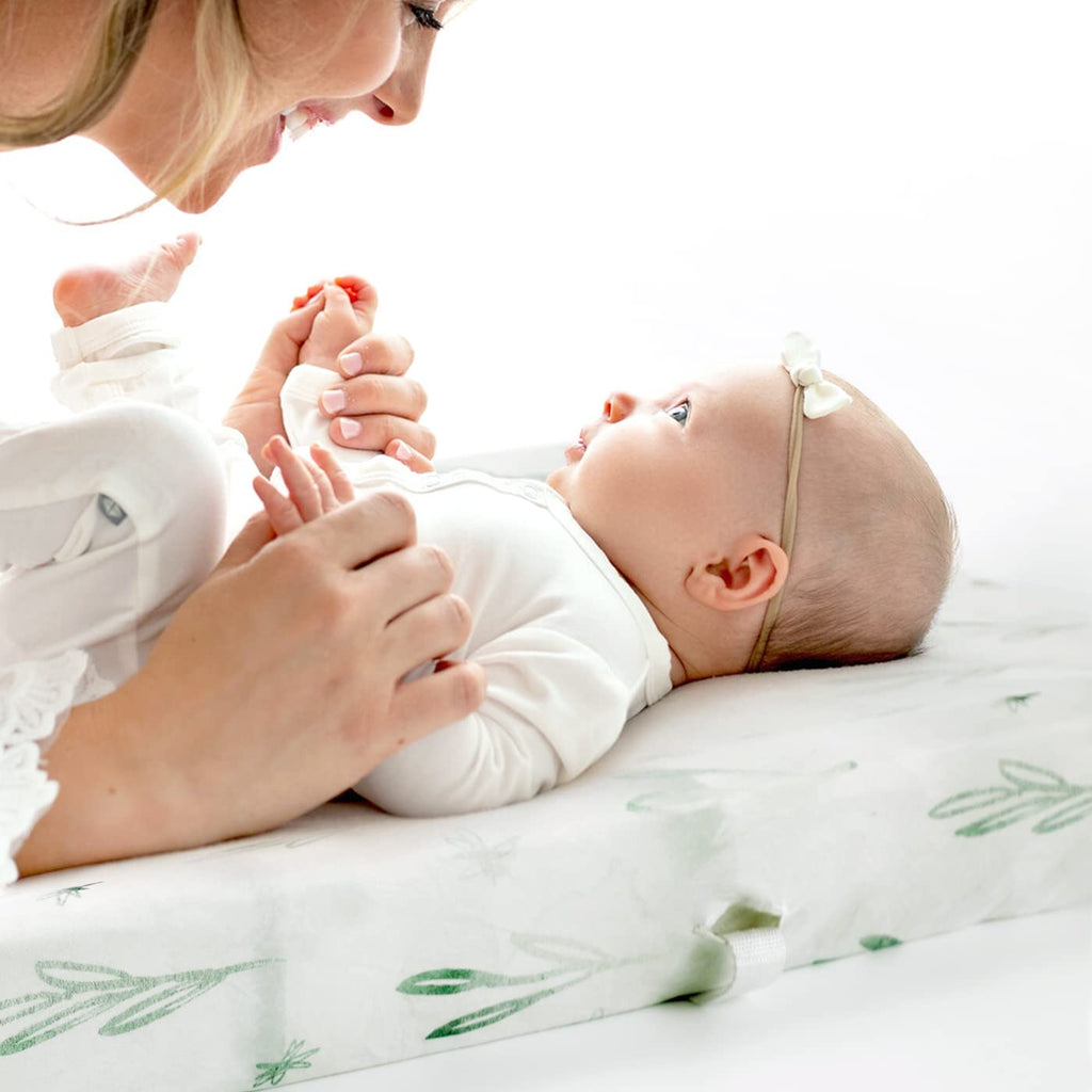 GRSSDER Stretch Ultra Soft Jersey Knit Changing Pad Cover Set 2 Pack, Change Table Pad Covers Fit 32"/34" x 16" Pads Safe and Snug, Stylish Watercolor Animals for Baby, Mint Green