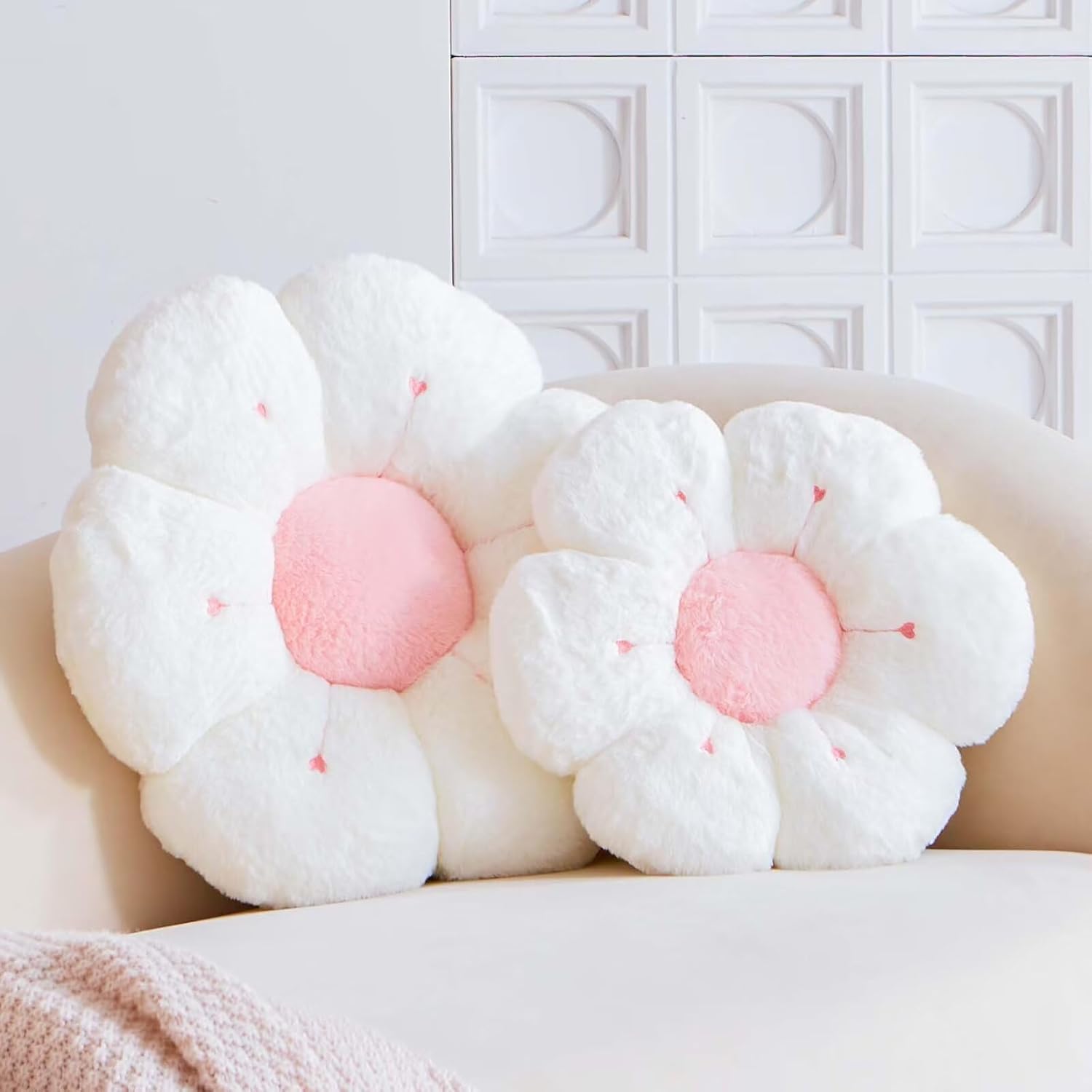 Flower Pillow, Cute Flower Shaped Decorative Pillow, Soft Rabbit Fur Daisy Pillow Home Decor Floor Seating Cushion for Bedroom Living Room (White 14.9 Inch)