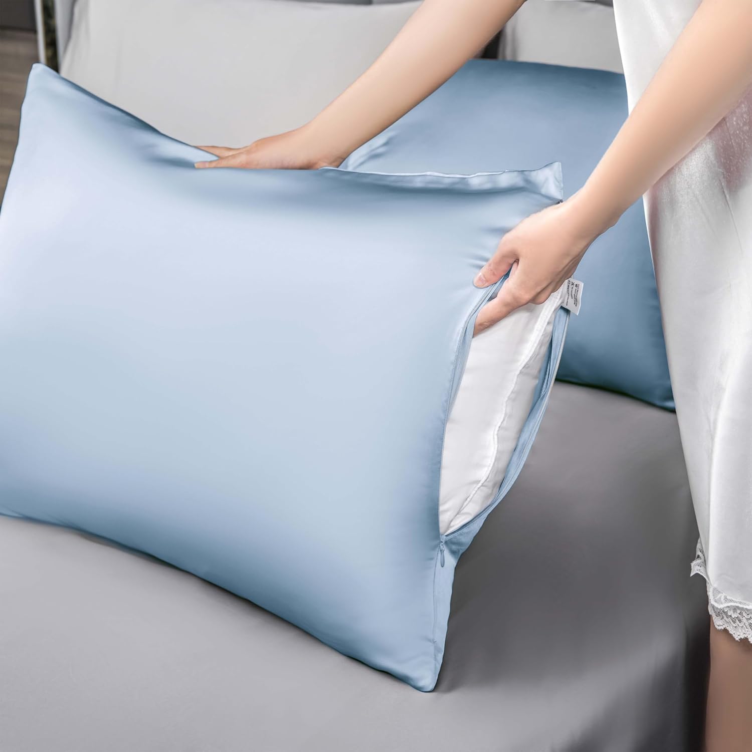 Mulberry Silk Pillowcase for Hair and Skin,Cooling Silk Pillow Case with Hidden Zipper,Allergen Proof Dual Sides Soft Breathable Smooth Silk Pillow Cover for Women (Light Blue,King)