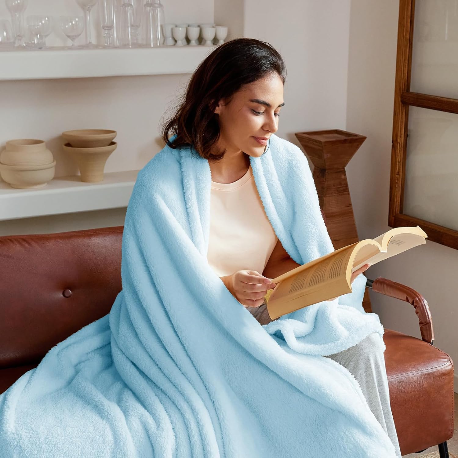 Exclusivo Mezcla Queen Size Flannel Fleece Blanket, Super Soft Velvet Plush Bed Blanket, Fuzzy Cozy and Warm for All Seasons, 90x90 Inches, Light Blue