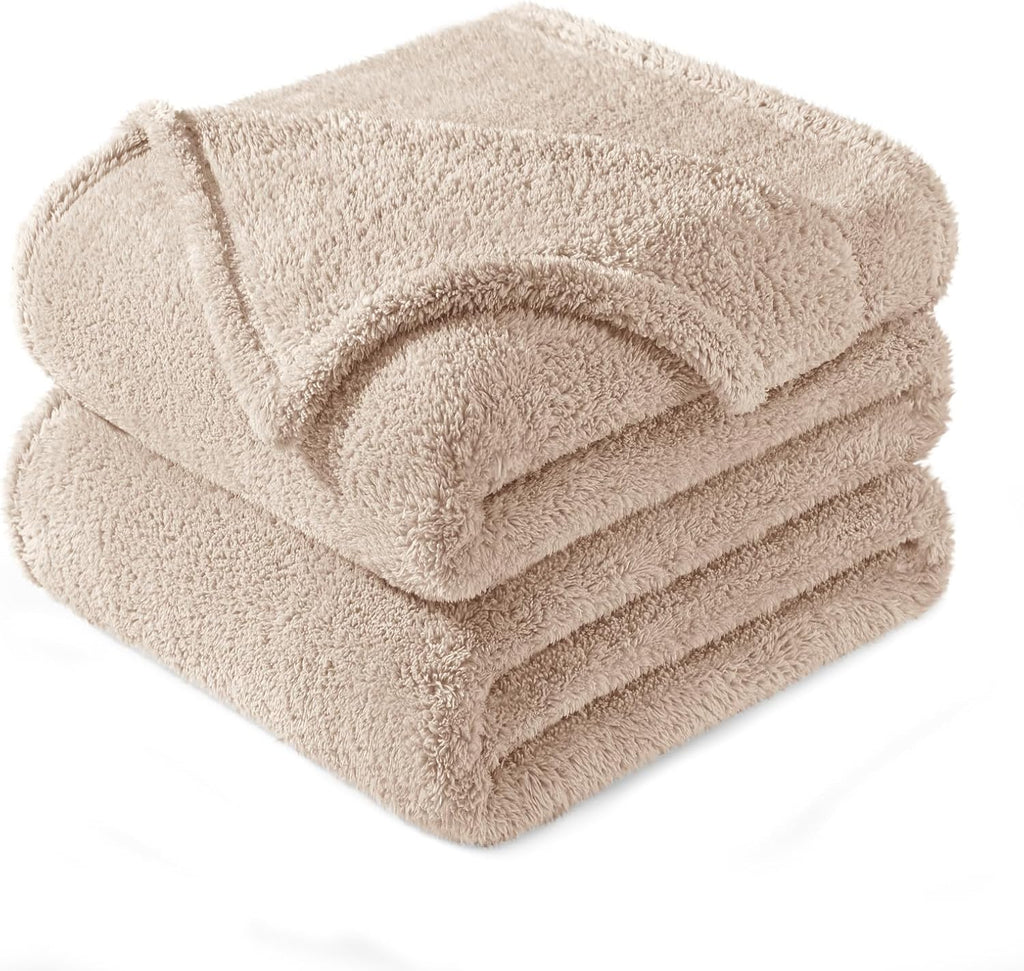 Exclusivo Mezcla King Size Flannel Fleece Blanket, Super Soft Velvet Plush Bed Blanket, Fuzzy Cozy and Warm for All Seasons, 90x104 Inches, Camel