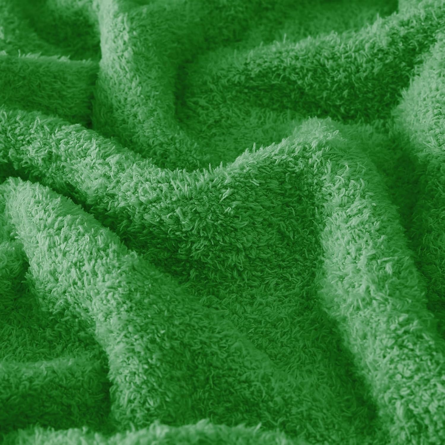 CYMULA Super Soft Green Throw Blanket - Lightweight Plush Fuzzy Fluffy Warm Cozy Blankets and Throws for Sofa Bed All Season Use, 60 x 80 inches