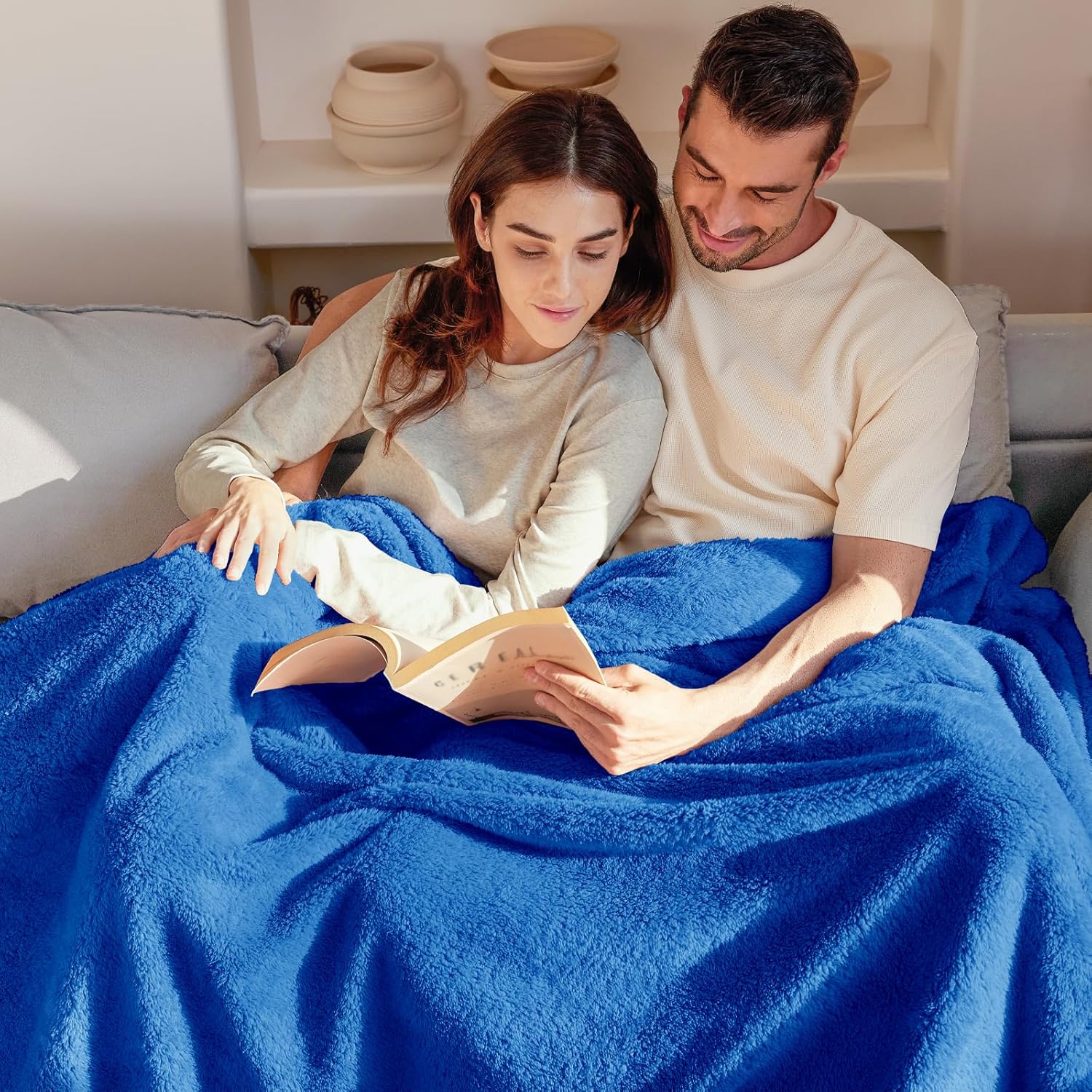 Exclusivo Mezcla Queen Size Flannel Fleece Blanket, Super Soft Velvet Plush Bed Blanket, Fuzzy Cozy and Warm for All Seasons, 90x90 Inches, Cobalt Blue