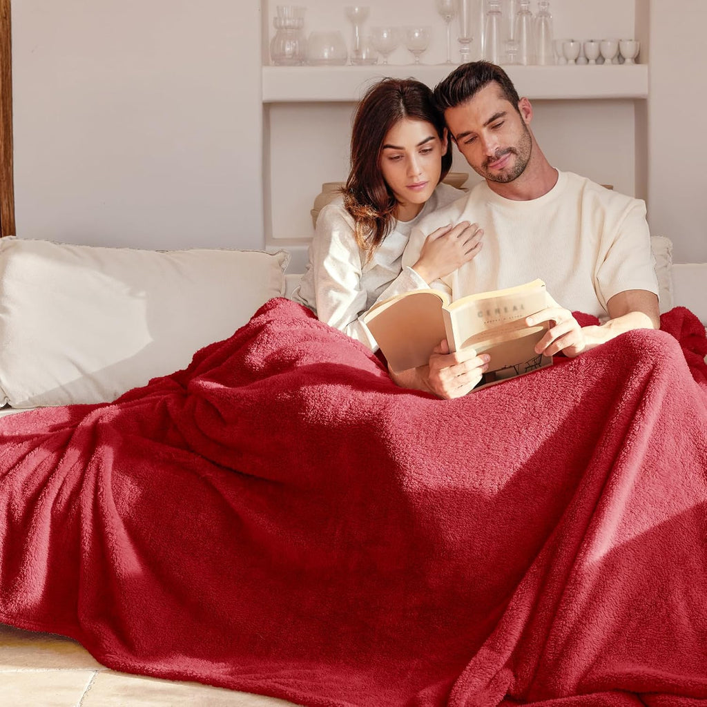 Exclusivo Mezcla King Size Flannel Fleece Blanket, Super Soft Velvet Plush Bed Blanket, Fuzzy Cozy and Warm for All Seasons, 90x104 Inches, Deep Red