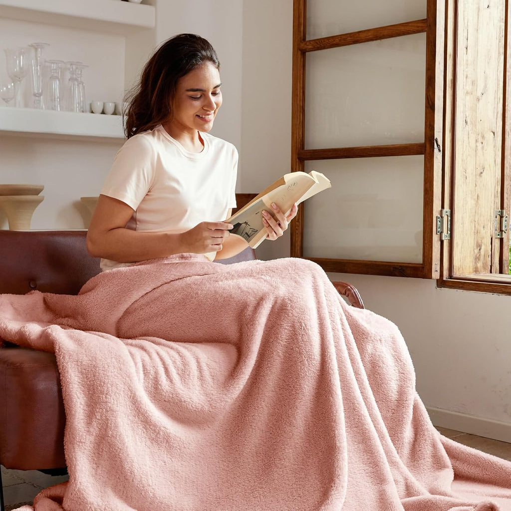 Exclusivo Mezcla Twin Size Flannel Fleece Blanket, Super Soft Velvet Plush Bed Blanket, Fuzzy Cozy and Warm for All Seasons, 60x80 Inches, Pink