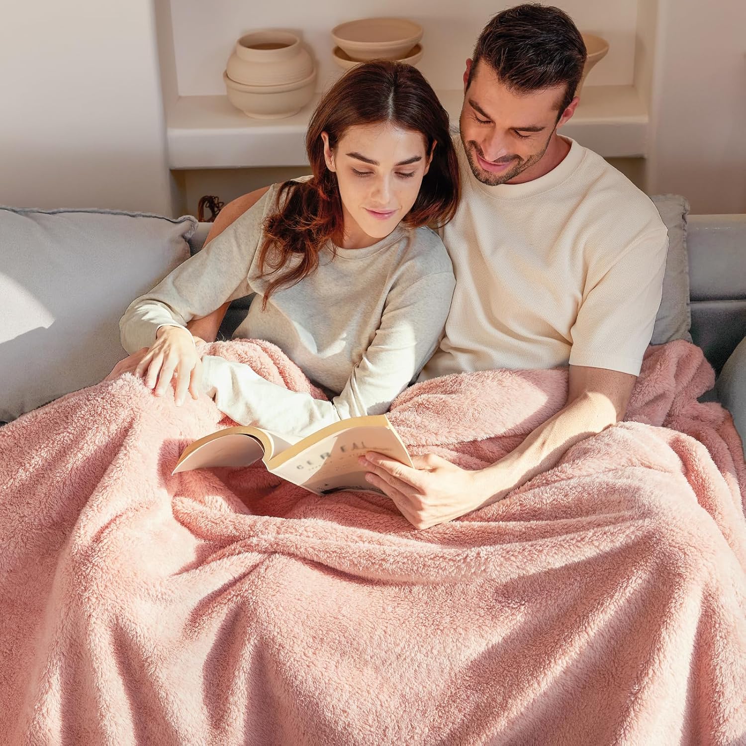 Exclusivo Mezcla Twin Size Flannel Fleece Blanket, Super Soft Velvet Plush Bed Blanket, Fuzzy Cozy and Warm for All Seasons, 60x80 Inches, Pink