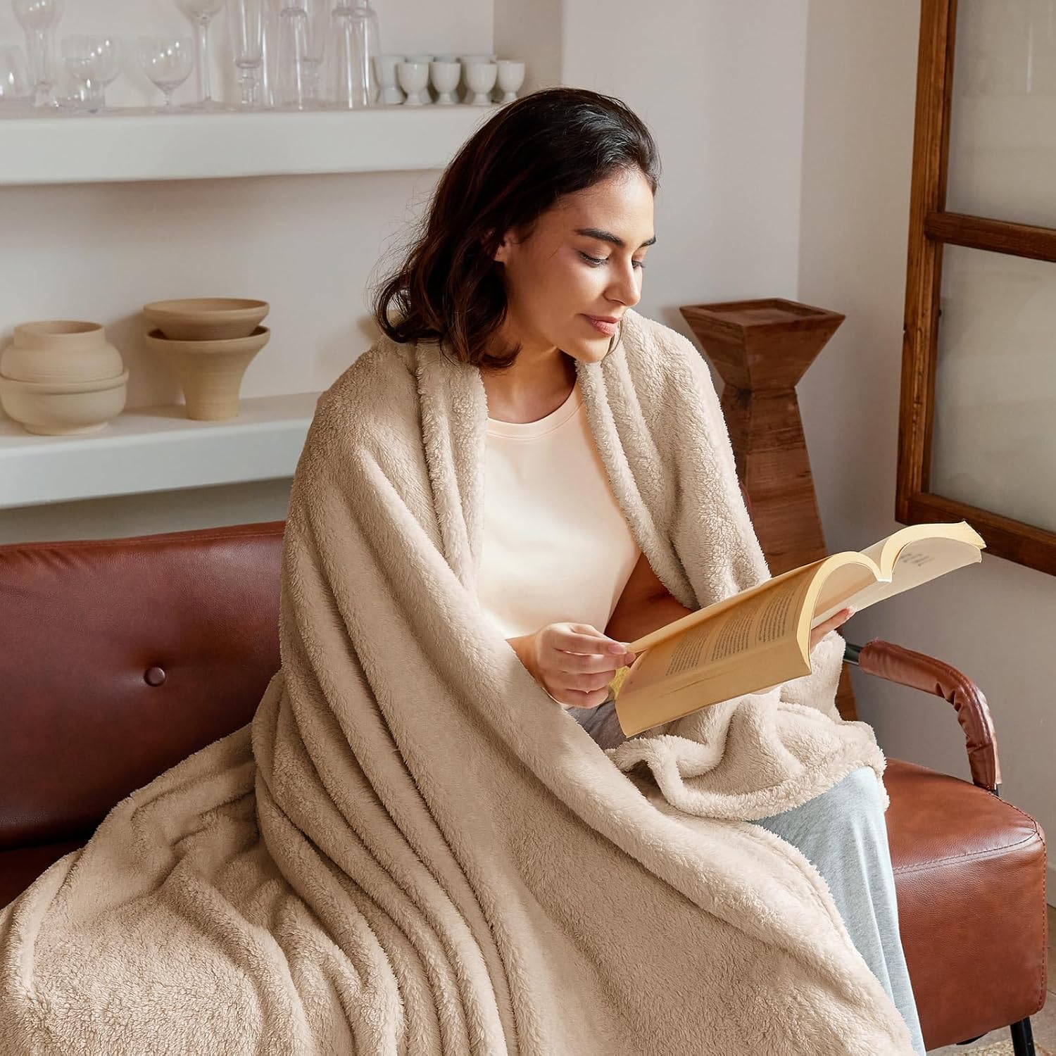 Exclusivo Mezcla Queen Size Flannel Fleece Blanket, Super Soft Velvet Plush Bed Blanket, Fuzzy Cozy and Warm for All Seasons, 90x90 Inches, Camel