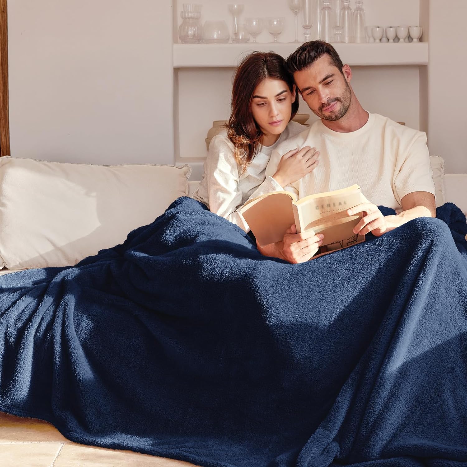 Exclusivo Mezcla King Size Flannel Fleece Blanket, Super Soft Velvet Plush Bed Blanket, Fuzzy Cozy and Warm for All Seasons, 90x104 Inches, Navy Blue