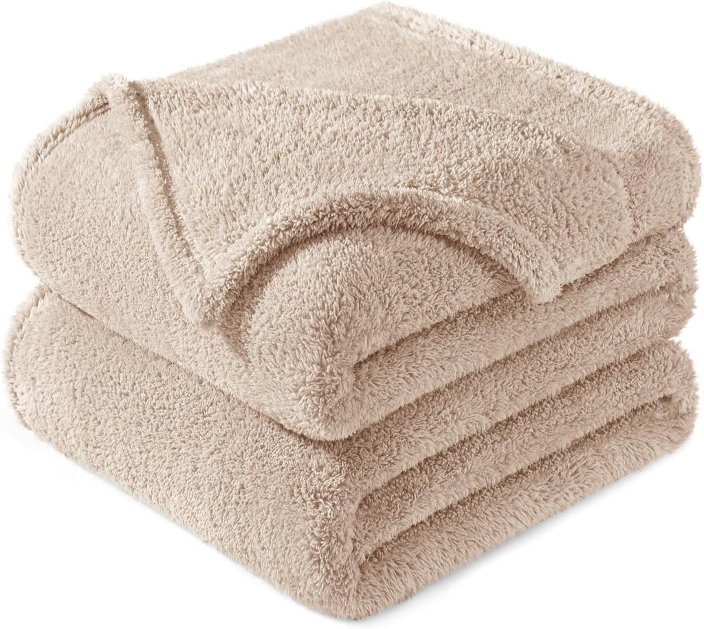 Exclusivo Mezcla Twin Size Flannel Fleece Blanket, Super Soft Velvet Plush Bed Blanket, Fuzzy Cozy and Warm for All Seasons, 60x80 Inches, Camel