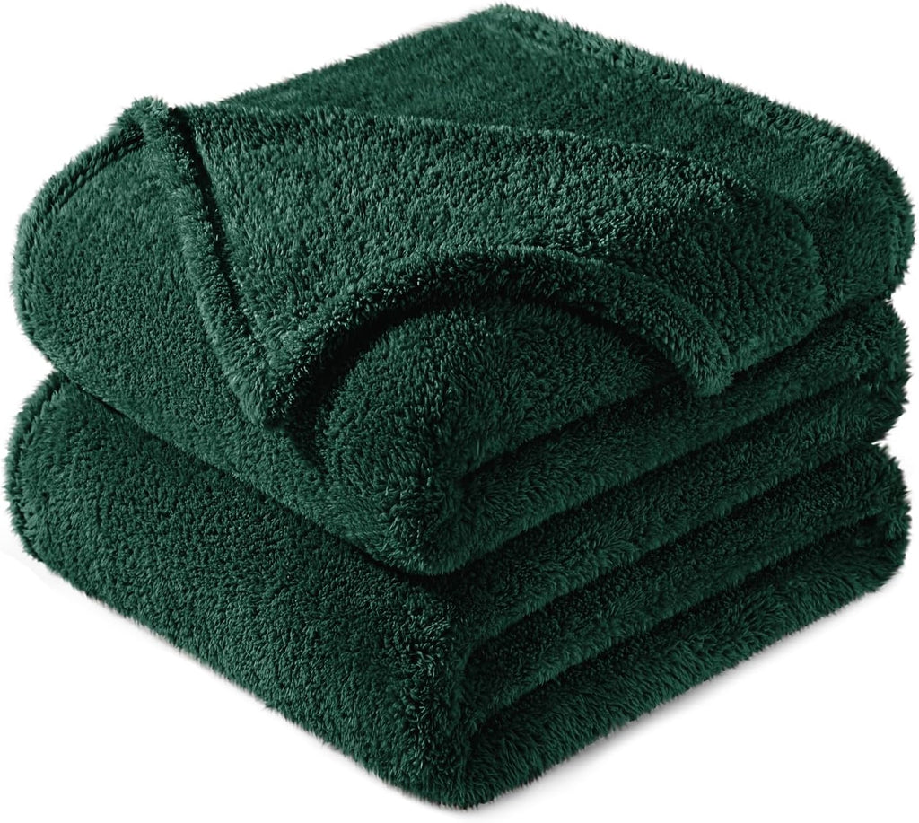 Exclusivo Mezcla King Size Flannel Fleece Blanket, Super Soft Velvet Plush Bed Blanket, Fuzzy Cozy and Warm for All Seasons, 90x104 Inches, Forest Green
