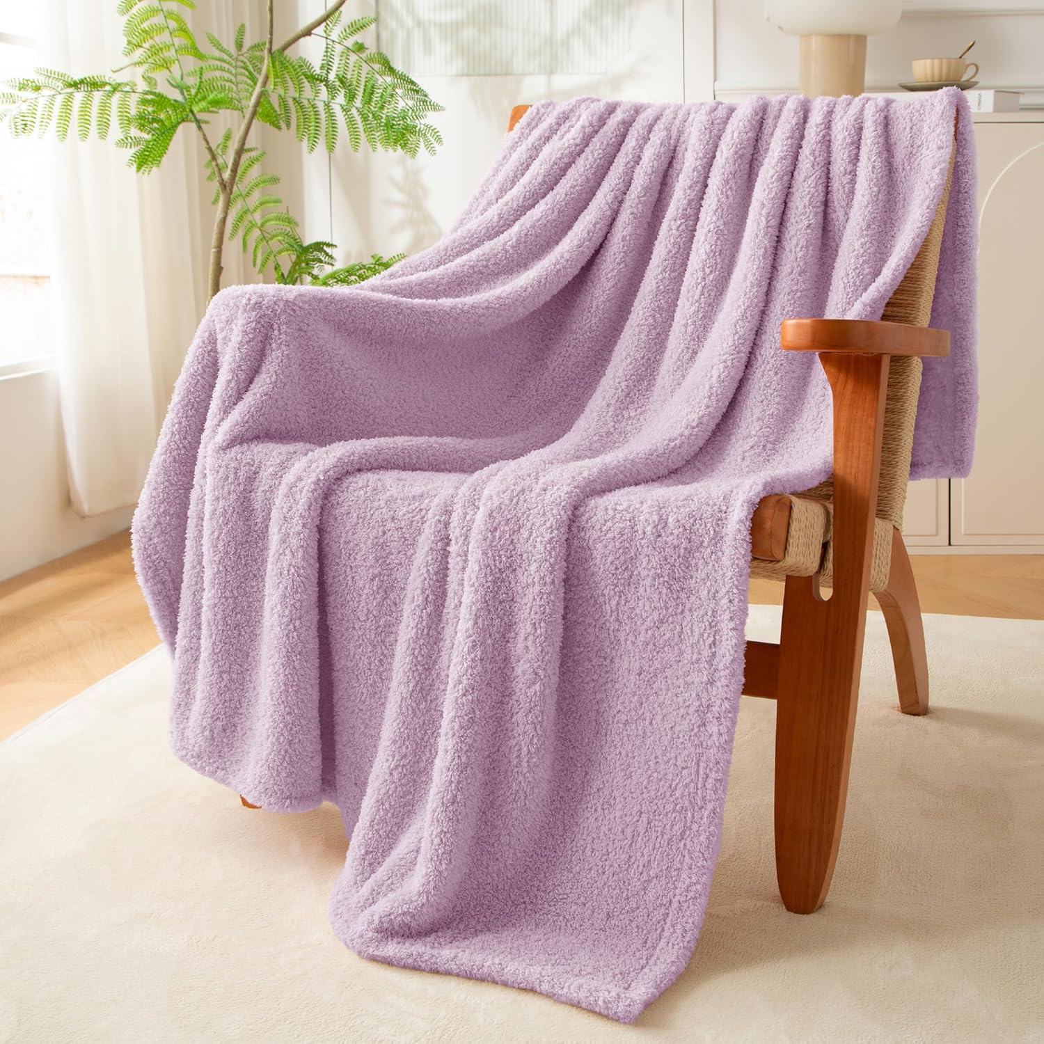 Exclusivo Mezcla Fleece Throw Blanket for Couch Sofa, Soft Warm and Fluffy Blankets for Women Men Girls Kids, Suitable for All Seasons, Light Purple,50x60 Inches