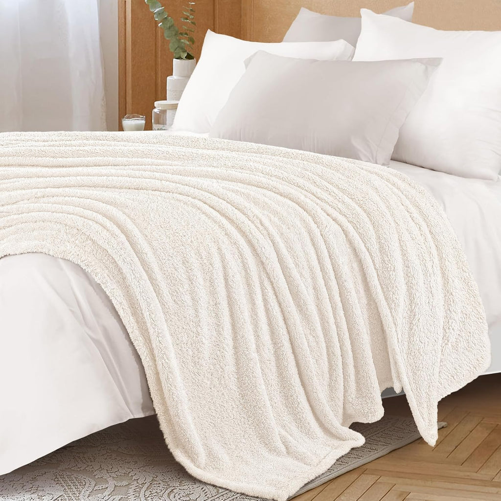 Exclusivo Mezcla Fleece Blanket for Couch, Soft and Cozy King Blankets for Women Men Girls Kids, Suitable for All Seasons, White, 90x104 Inches