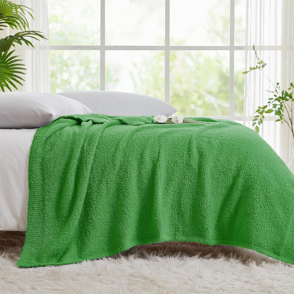 CYMULA Super Soft Green Throw Blanket - Lightweight Plush Fuzzy Fluffy Warm Cozy Blankets and Throws for Sofa Bed All Season Use, 60 x 80 inches