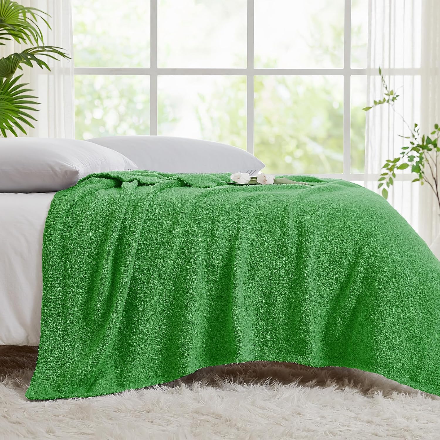 CYMULA Super Soft Green Throw Blanket - Lightweight Plush Fuzzy Fluffy Warm Cozy Blankets and Throws for Sofa Bed All Season Use, 60 x 80 inches