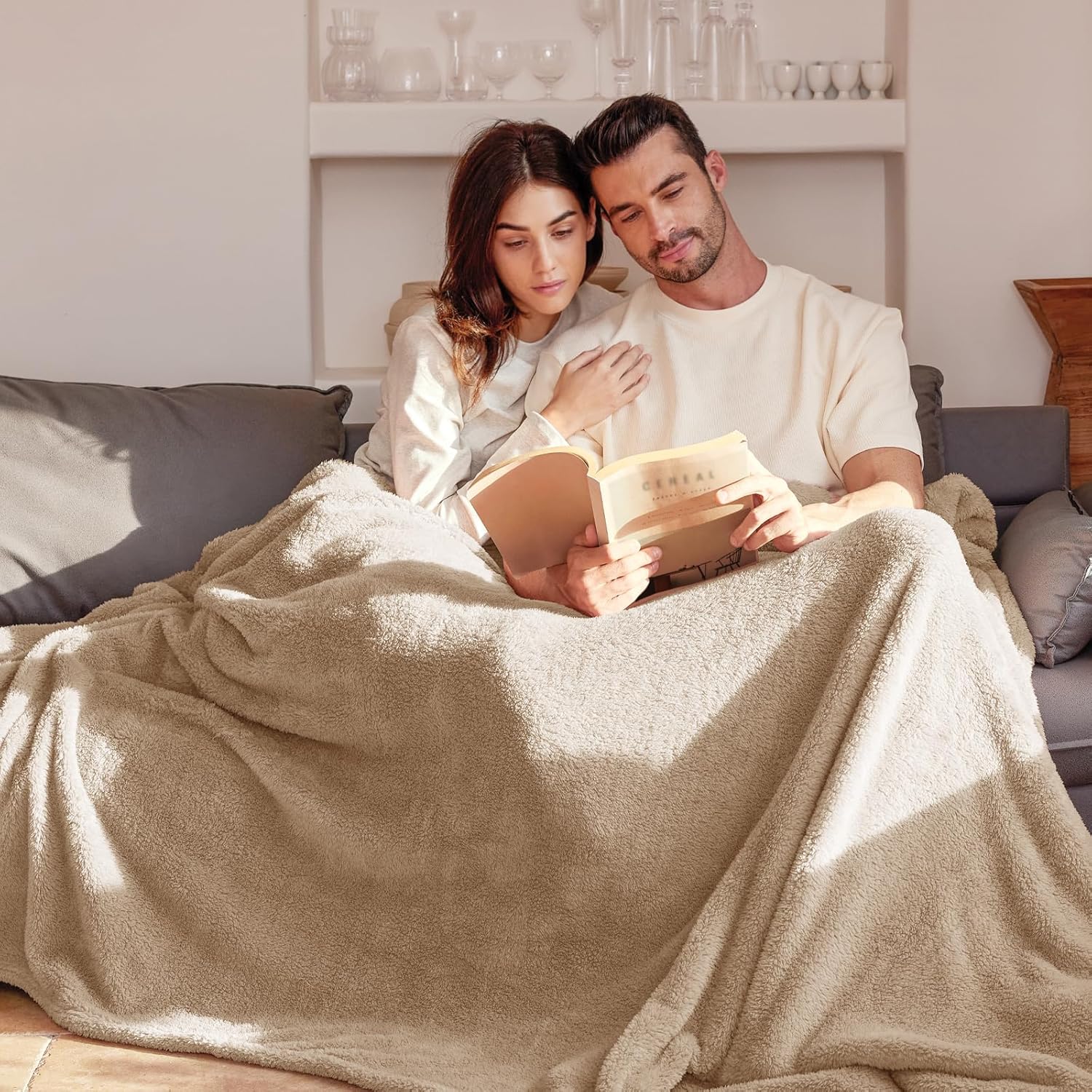 Exclusivo Mezcla King Size Flannel Fleece Blanket, Super Soft Velvet Plush Bed Blanket, Fuzzy Cozy and Warm for All Seasons, 90x104 Inches, Camel