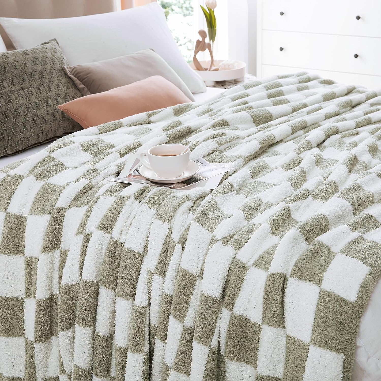 WRENSONGE Checkered Throw Blanket, Sage Green Soft Cozy Fluffy Warm Hand Made Queen Throw Blankets for Couch, Sofa, Chair, Bed, Camping, Picnic, Travel Lightweight Bed Blanket - 90"*90"