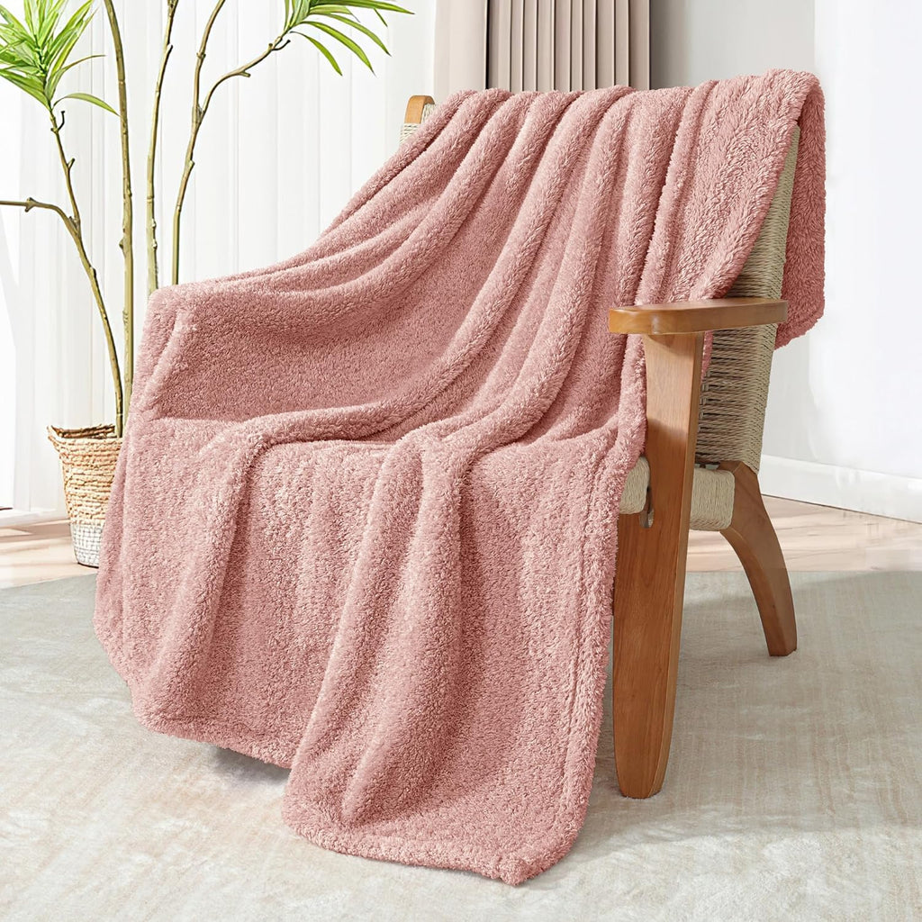 Exclusivo Mezcla Fleece Throw Blanket for Couch Sofa, Soft Warm and Fluffy Blankets for Women Men Girls Kids, Suitable for All Seasons, Dusty Pink, 50x60 Inches