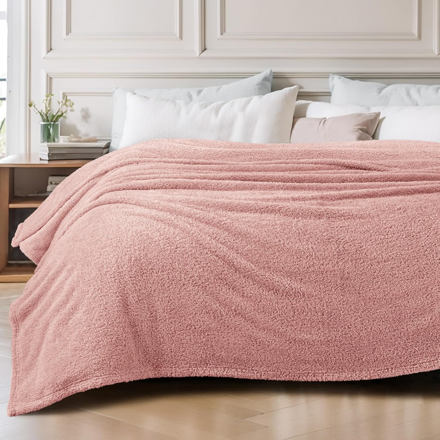 Exclusivo Mezcla Fleece Blanket for Couch, Soft and Cozy Queen Blankets for Women Men Girls Kids, Suitable for All Seasons, Dusty Pink, 90x90 Inches