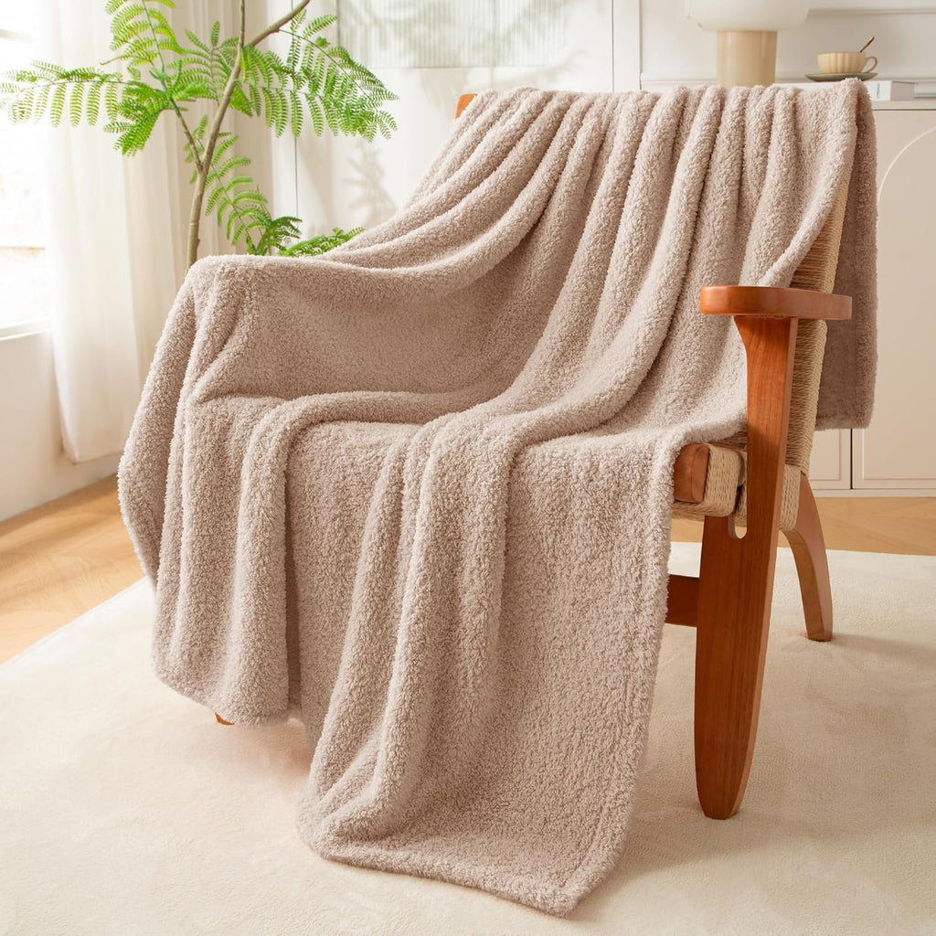 Exclusivo Mezcla Fleece Throw Blanket for Couch Sofa, Soft Warm and Fluffy Blankets for Women Men Girls Kids, Suitable for All Seasons, Camel, 50x60 Inches