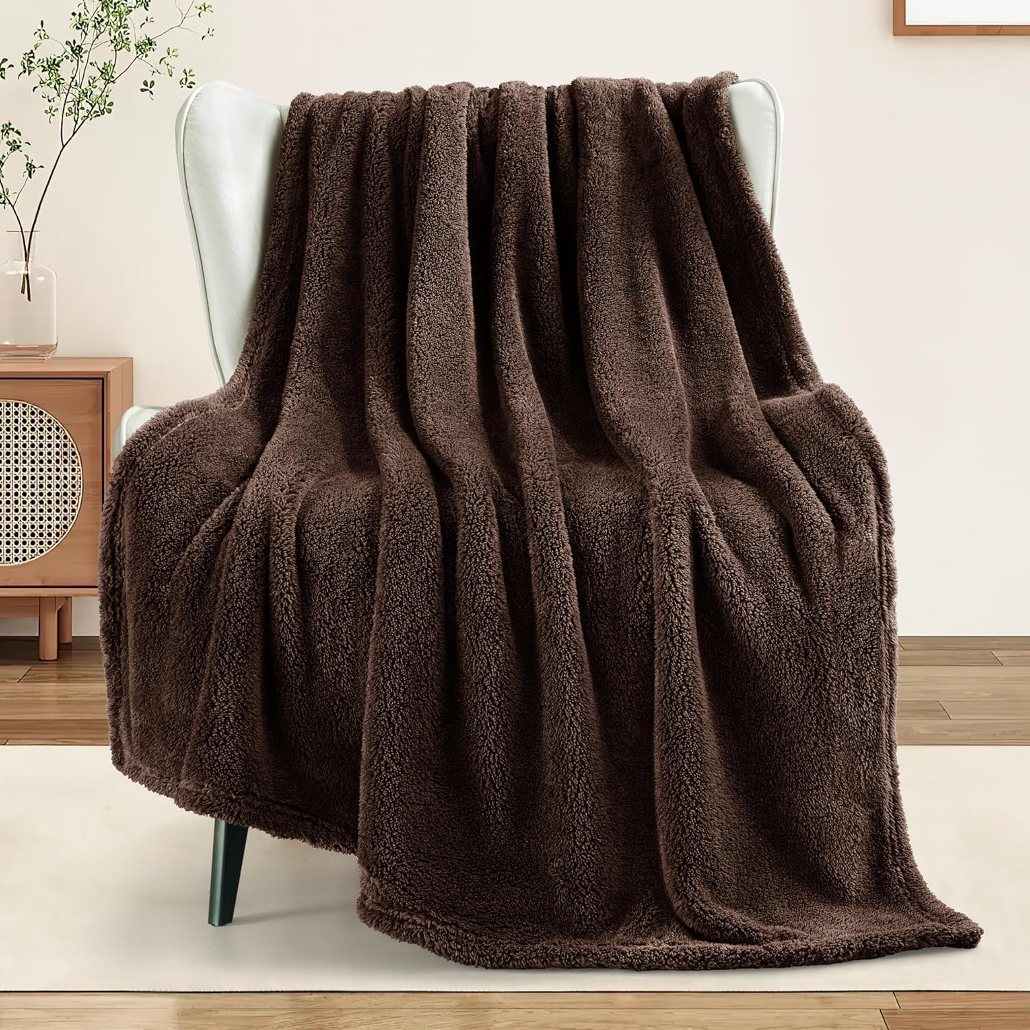 Exclusivo Mezcla Soft Fleece Throw Blanket for Couch, Super Soft Velvet Plush Bed Blanket, Fuzzy Cozy and Warm for All Seasons, 50x60 Inches, Coffee